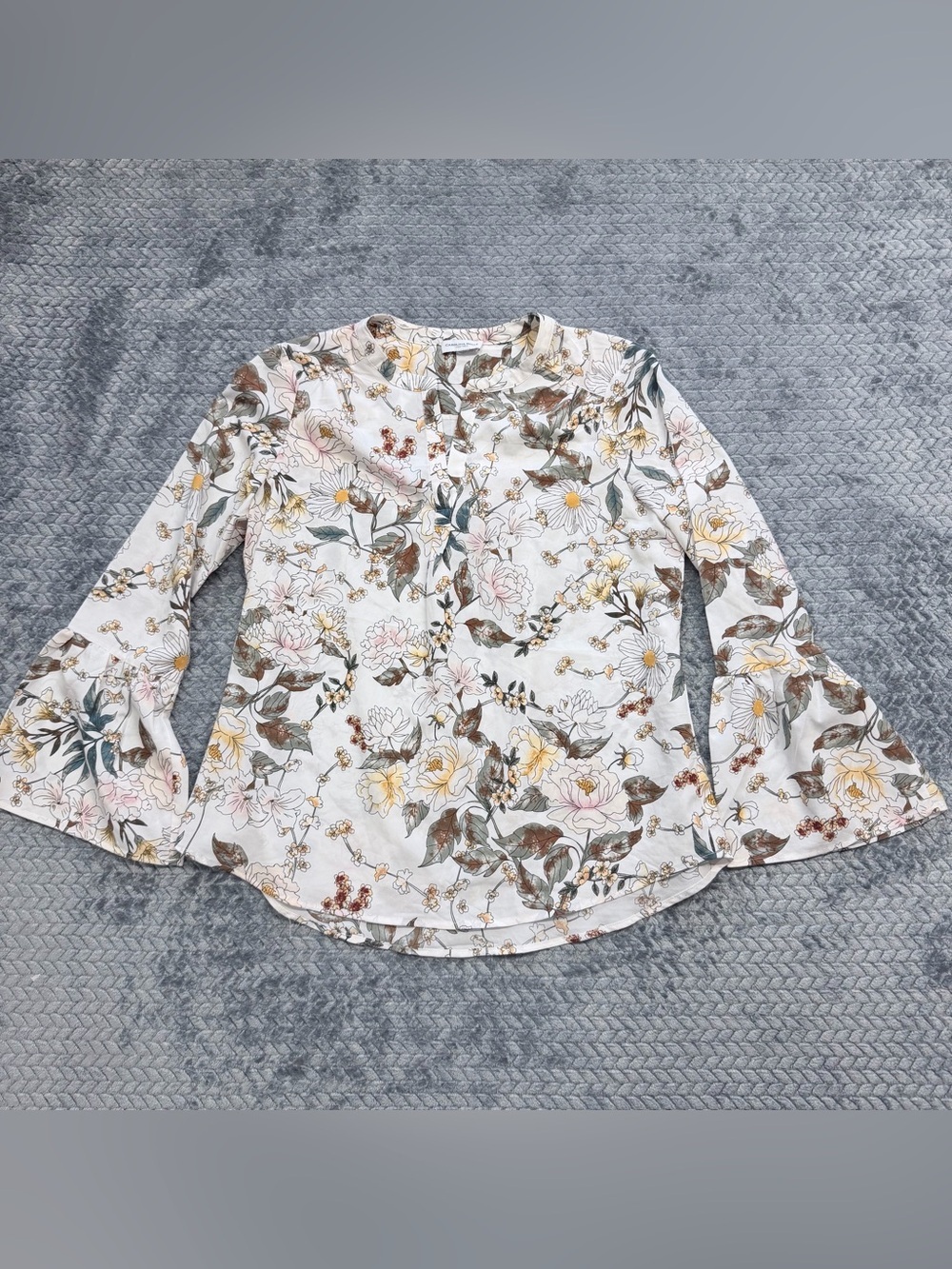 Carolina Belle Montreal Floral Bell Sleeve Blouse Size (est) Large